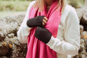 Under 50: Lana Fingerless Wool Mix Gloves/Black