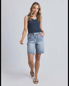 Gabby Bermuda Short / Mid Blue