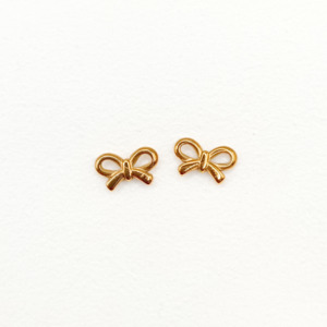 Ribbon Studs