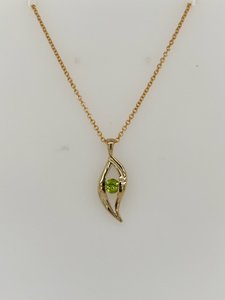 Products: Semi Rub Peridot Pendant - Global Diamonds