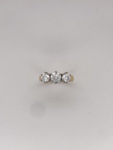 3-Stone Diamond Ring - Global Diamonds