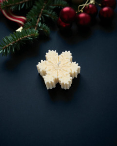 Christmas Candles: Winter Snowflake Candle