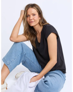 Foxwood 1: Manly Vee Tee /  Black