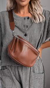Accessories: Dani Leather Bag / Brown