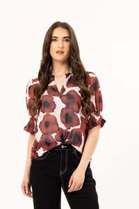 Leila Luca: Movement S/S Blouse / Merlot Pop
