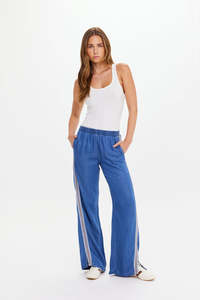 Womens Bottoms: Lykke Juliet Pant