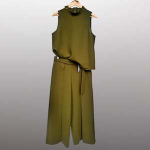 Designer: Veronica Maine Set size 10