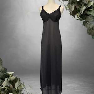 Retro: Mystery Black Slip Size 10