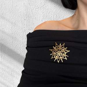 Accessories: Luna Bloom Brooch