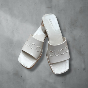 Designer: Sofia Gucci Sandals Size 8