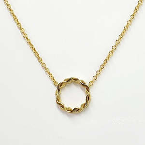 Frontpage: Addison Small Pendant Necklace