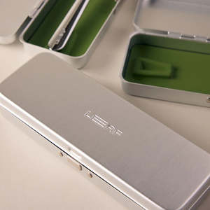 Face: The Leaf Travel Case