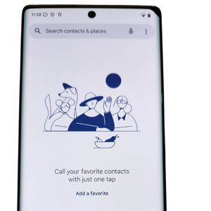 Refurbished Phones: Pixel 6 Pro / 256GB / 2 - Very Good (Black Spot) / Cloudy White