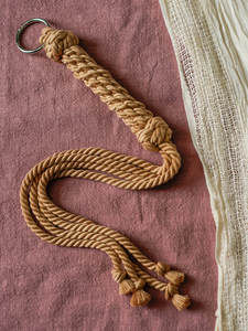 Bondage Bdsm: Kanuka Flogger whip