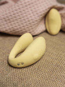 Clitoral Play: Cistus