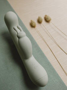 Clitoral Play: Saro