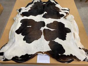 Premium Cowhide Rugs: COW3217 Cowhide Rug Chocolate & White 3.2msq