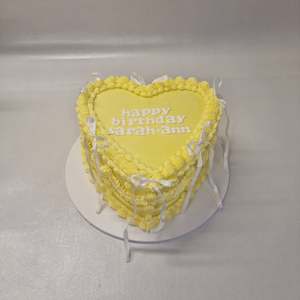 Cakes: Vintage Buttercream - Heart Shape