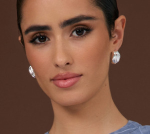 Jewellery: Wave Pattern Metal Stud Earrings Silver