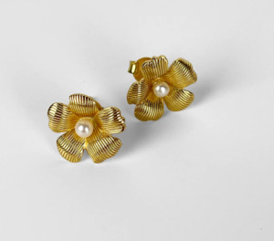 Jewellery: Daisy Studs 18K Gold Plated