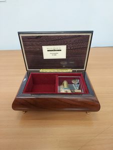 Products: REUGE Music, Jewellery Box A015CFNO - Graeme Johnson Jewels & Time