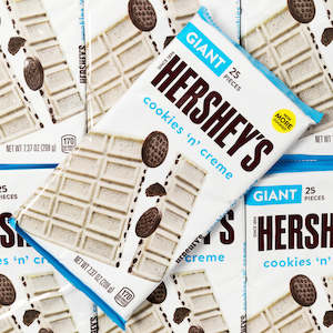 American: Hershey's Giant Cookies 'n' Creme Bar 208g