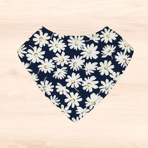 Big Daisy Dribble Bib