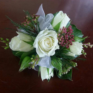 Wedding flower delivery: White Elegance Corsage