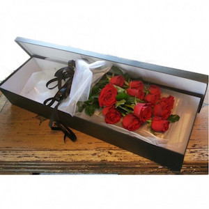 Valentine's Day: Red Roses in a Gift Box