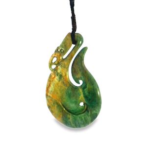 Gemstones Necklaces: NZ Pounamu Manaia