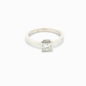 Engagement Rings: Princess Cut Diamond Solitaire TDW=0.70ct