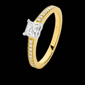 Passion8: Passion8 - 18 carat yellow gold princess cut solitair with dia set shoulders tdw=0.70ct