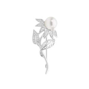Sterling Silver Flower Style Brooch with Fresh Water Pearl.