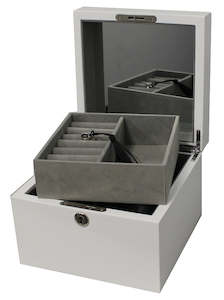 Giftware: White Wooden Jewellery Box