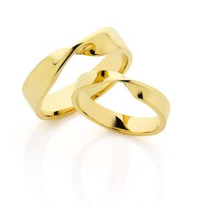 9ct Yellow Gold Wide Version Mobius Ring