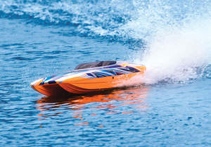 The Traxxas M41 Catamaran