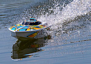 Boats: The Traxxas Blast