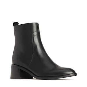 Boots 1: EOS Wynona Black