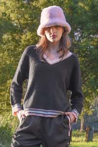 Vee Party Sweater - Black
