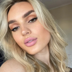 Lip: SUZY. Lipstick - Miss Amy