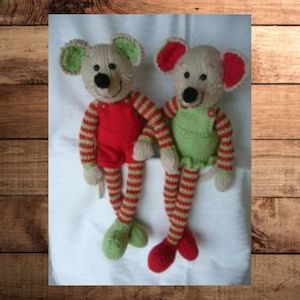 Mistletoe Mice  Knitting Pattern