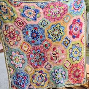 Moody Tiles Colourway for Eastern Jewels colourway of Persian Tiles Crochet Blan&hellip;