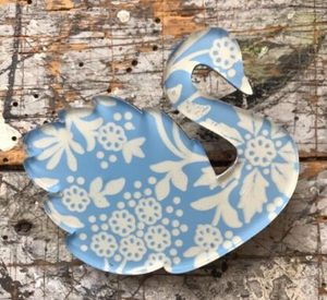 Products: Swan brooches