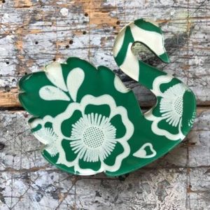 Products: Swan brooch