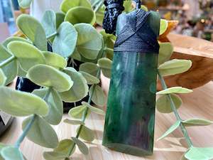 Necklaces: NZ Pounamu Toki pendant medium