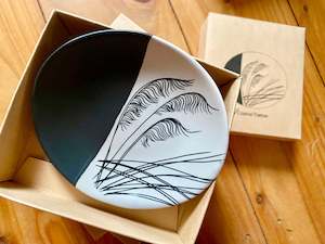 Ceramics: Ceramic Coastal Toetoe Dish - black white