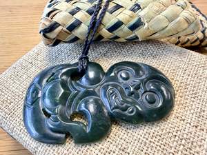 Heitiki pendant - Kawakawa Large