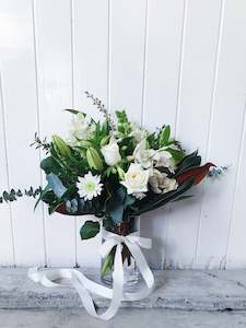 Flowers: Beautiful Posy Vase - Fresh White