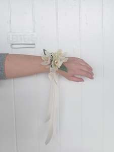 Flowers: Wrist Corsage