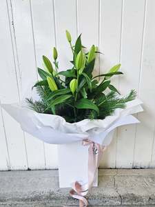 Christmas Flowers: Festive Lilies